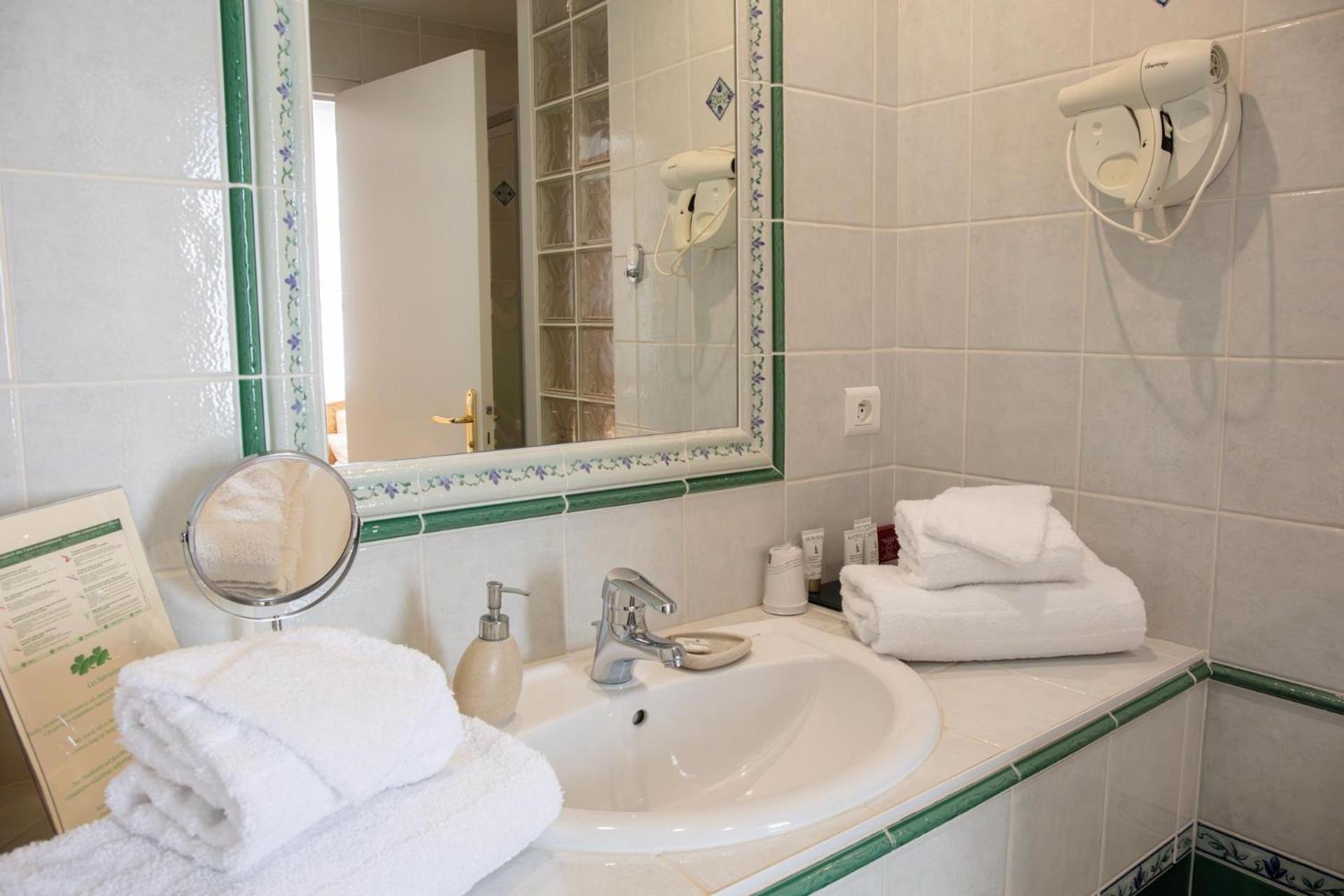 L'Aubiniere Hotel Restaurant & Spa Saint-Ouen-les-Vignes Luaran gambar